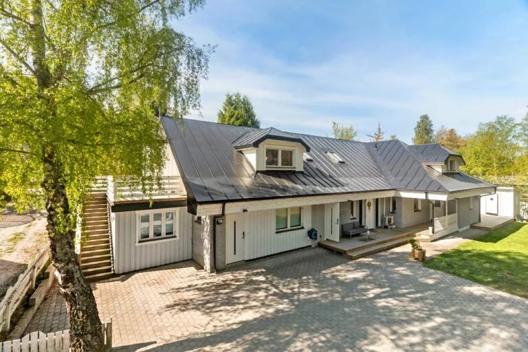 Terrassering & nyläggning av markplattor villa. Norrköping Smedby